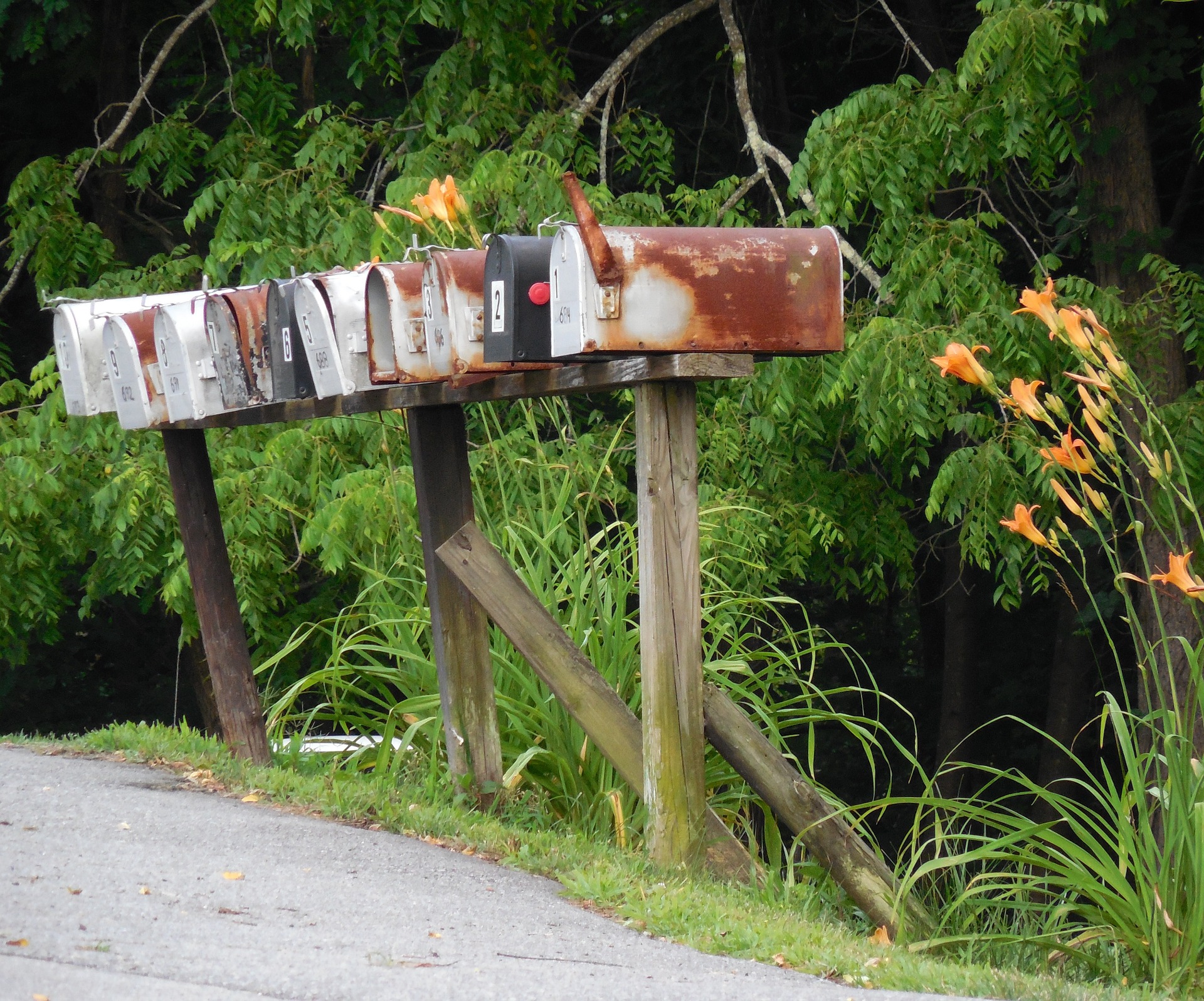 rural-741578_1920 A row of mailboxes along a dirt road